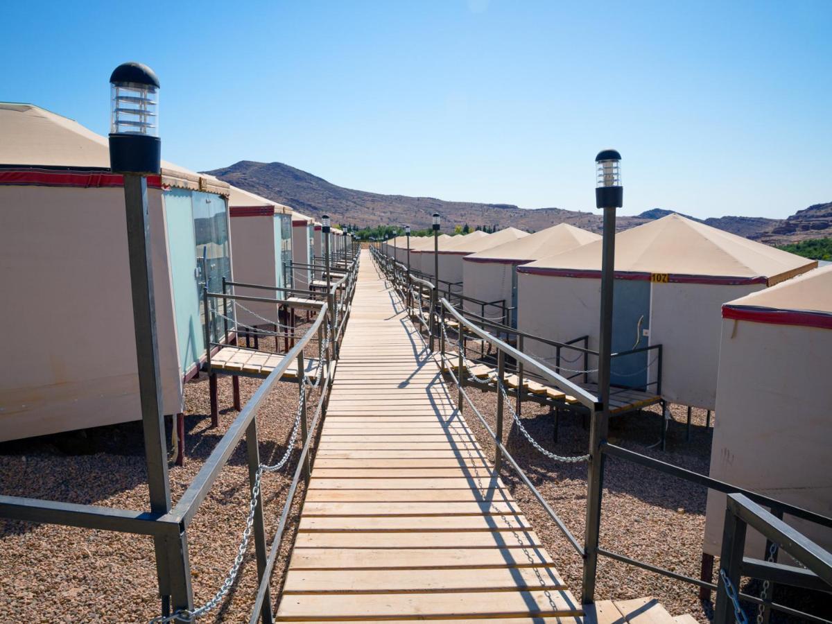 The Rock Camp Petra Hotel Wadi Musa Exterior photo
